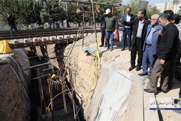 سروری در بازدید از منطقه 17، تاکید کرد: رفع معضلات ناشی از حریم راه آهن باید تسریع شود